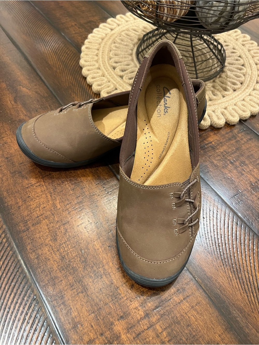 Clarks Women’s Taupe Brown Slip-On Loafers Size 8 Wide